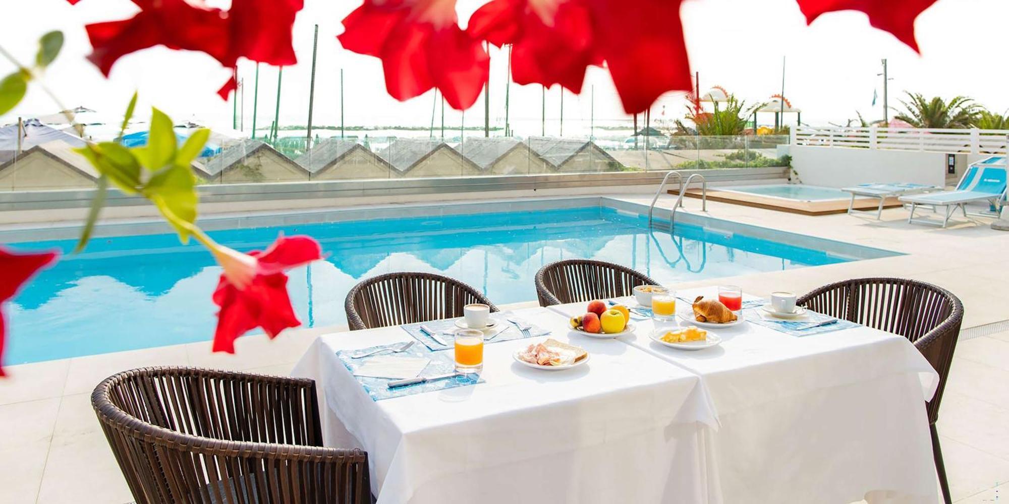 Hotel Bellevue Pesaro Buitenkant foto