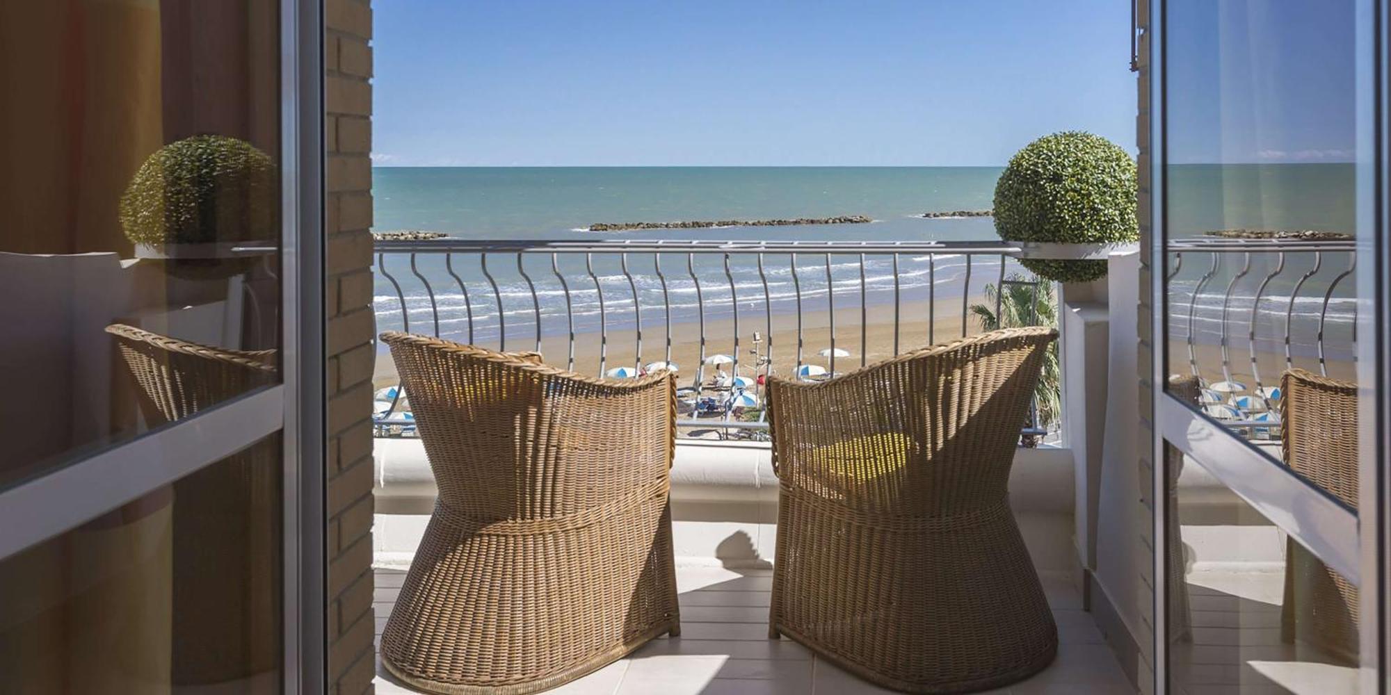 Hotel Bellevue Pesaro Buitenkant foto